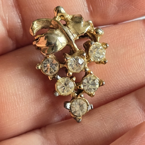 Vintage grapes brooch clear rhinestones Gold tone pin fruit - Picture 5 of 7